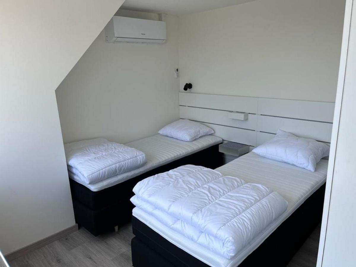 Comfortabele Woning Met Omheinde Tuin Aan Water Voor 12 P Oostburg Eksteriør bilde