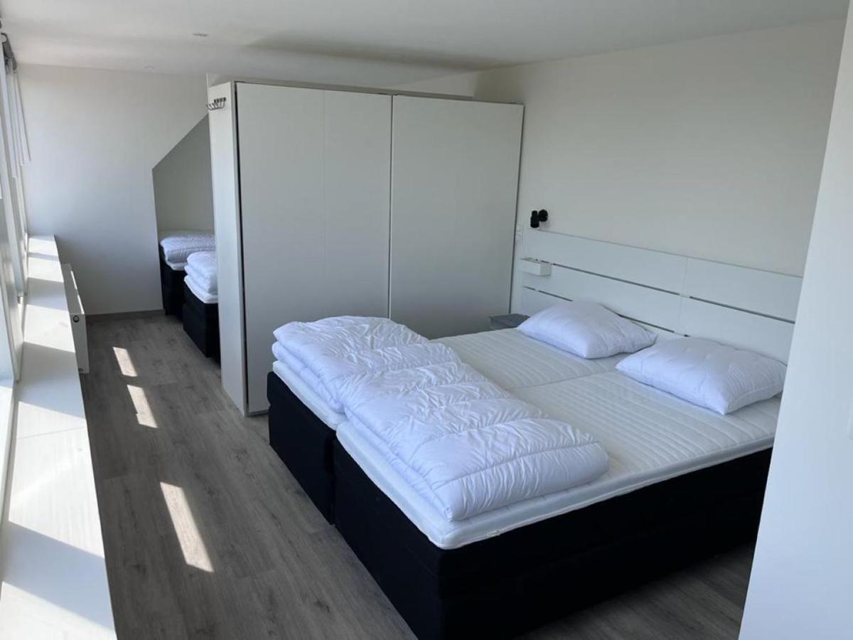 Comfortabele Woning Met Omheinde Tuin Aan Water Voor 12 P Oostburg Eksteriør bilde