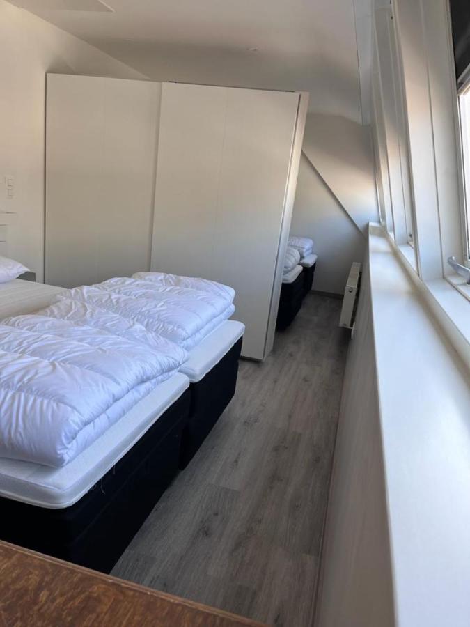 Comfortabele Woning Met Omheinde Tuin Aan Water Voor 12 P Oostburg Eksteriør bilde