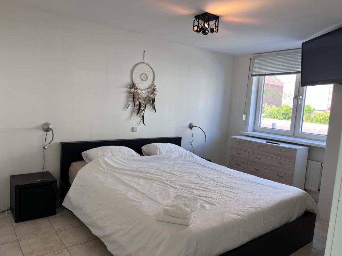 Comfortabele Woning Met Omheinde Tuin Aan Water Voor 12 P Oostburg Eksteriør bilde